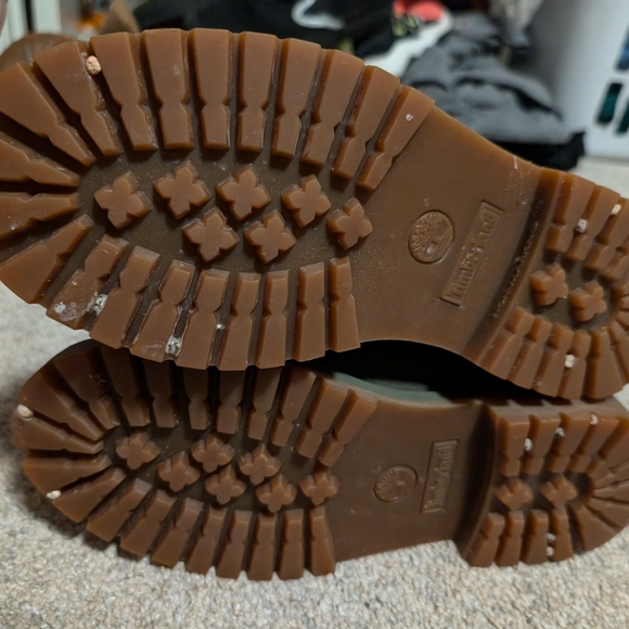 Size 5 timberlands army green colour - Picture 4 of 4